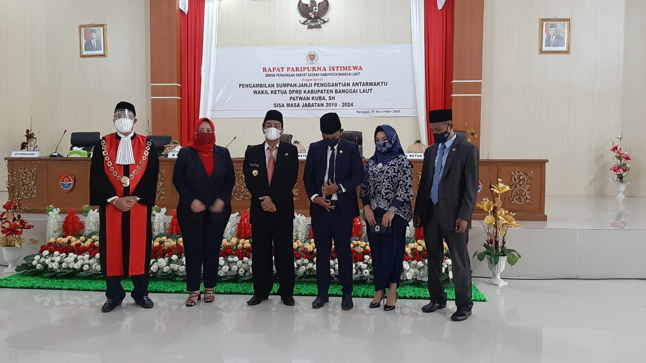 Foto bersama Ketua DPRD dan Wakil Ketua