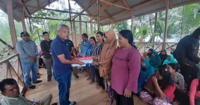 Masyarakat Gembira, Bupati Sofyan Salurkan Bantuan PKH di Dungkean