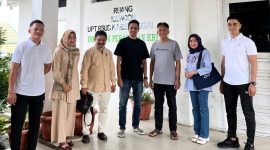 Inspektur Inspektorat Provinsi Sulawesi Tengah, Salim bersama Kabag Protokol Biro Adpim, Jator Wibisono dan Andhika, Putera Ma’mun Amir. (Humas Pemrov Sulteng)