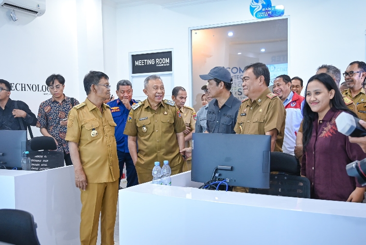 Gubernur Sulawesi Tengah, Rusdy Mastura di Banggai Command Center