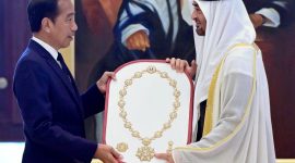 Presiden Joko Widodo menerima penghargaan Order of Zayed dari Presiden PEA Mohamed bin Zayed Al Nahyan, Order of Zayed merupakan penghargaan sipil tertinggi yang diberikan PEA kepada para pemimpin dunia dan kepala negara. (Istimewa)