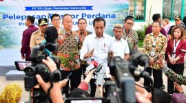 Presiden Joko Widodo diwawancarai sejumlah wartawan di kawasan industri Batang, Jawa Tengah (Biro Pers Media dan Informasi Presiden RI)