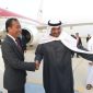 Presiden Jokowi disambut Presiden Mohamed bin Zayed Al Nahyan saat mendarat di Abu Dhabi (istimewa)