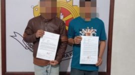 Pelaku dan korban penganiayaan saat menunjukan pernyataan (Istimewa)