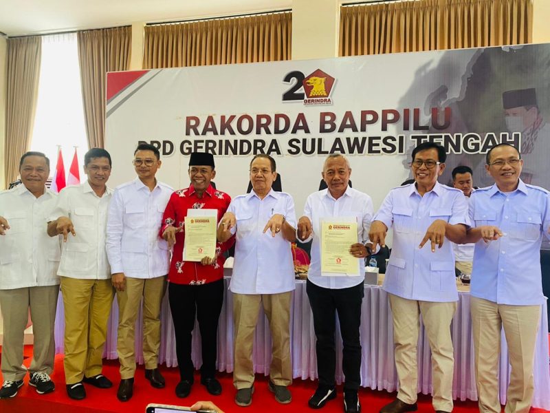 Bakal Calon Bupati Sofyan Kaepa menerima B1-KWK dari partai Gerindra, Senin 12 Agustus 2024 (Istimewa)