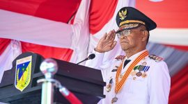 Gubernur Sulawesi Tengah Rusdy Mastura memberikan penghormatan (Istimewa)
