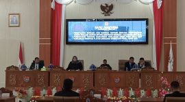 Wakil Bupati Ablit H. Ilyas, Ketua DPRD Mahdiani Bukamo di dampingi Wakil Ketua I Patwan Kuba dan Wakil Ketua II Jamaludin R. Bunsiang saat rapat paripurna DPRD membahas tentang KUA-PPAS 2025, Selasa 6 Agustus 2024 (Foto: Nomo/ KabarBenggawi)
