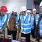 Presiden Joko Widodo meninjau pabrik bahan anoda baterai litium oleh PT Indonesia BTR New Energy Material Kawasan Industri Kendal (KIP) di Kawasan Ekonomi Khusus (KEK) Kendal, Rabu 7 Agustus 2024 (BPMI RI)