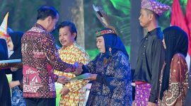Presiden Jokowi Serahkan SK Tanah Obyek Reforma Agraria (TORA)