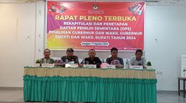 Ketua KPU Syahrudin M.Tintis, didampingi Ketua Bawaslu Moh Ihwan, Kejari, Polsek Banggai dan Danramil (Foto: Nomo/ Kabar Benggawi)