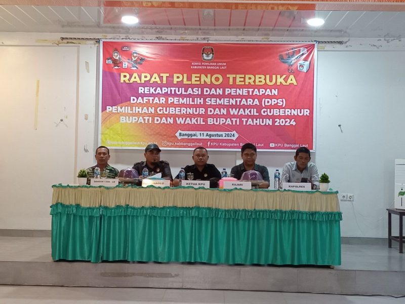 Ketua KPU Syahrudin M.Tintis, didampingi Ketua Bawaslu Moh Ihwan, Kejari, Polsek Banggai dan Danramil (Foto: Nomo/ Kabar Benggawi)
