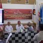 Ketua KPU Banggai Laut Syahrudin M. Tintis didampingi Anggota Komisioner Divisi Perencanaan, Data dan Informasi Siti Hadra A. Aman dan Divisi Sosialisasi, Pendidikan Pemilih, Parmas dan SDM Akhmad, Senin 12 Agustus 2024 (Foto: Nomo/ KabarBenggawi)