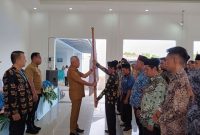 Bupati Banggai Laut Sofyan Kaepa mengukuhkan Pengurus Persatuan Anggota BPD Seluruh Indonesia (PABPDSI) Banggai Laut di Pendopo Rujab Bupati. Senin 26 Agustus 2024 (Foto: Nomo/KabarBenggawi)