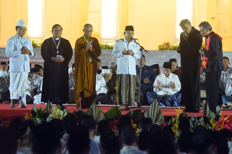 Zikir kebangsaan dipimpin Wakil Presiden Ma'ruf Amin dan tamu undangan dari berbagai pemuka agama