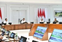 Presiden Joko Widodo saat memimpin rapat terbatas tentang RAPBN 2025 (Biro Pers Media dan Informasi Sekretariat Presiden)