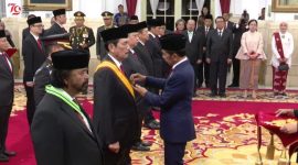 Presiden Jokowi Bagikan Tanda Jasa ke Puluhan Tokoh