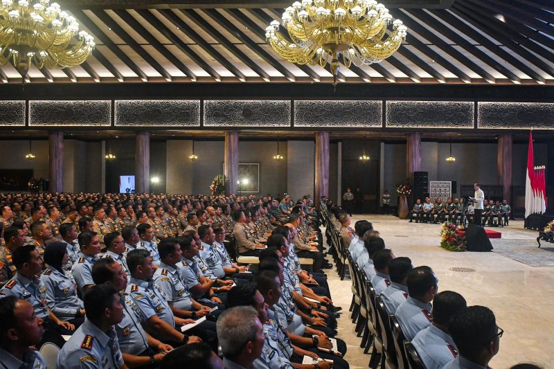 Presiden Jokowi Instruksikan TNI-Polri Jaga Stabilitas Jelang Transisi Pemerintahan dan Pilkada 2024