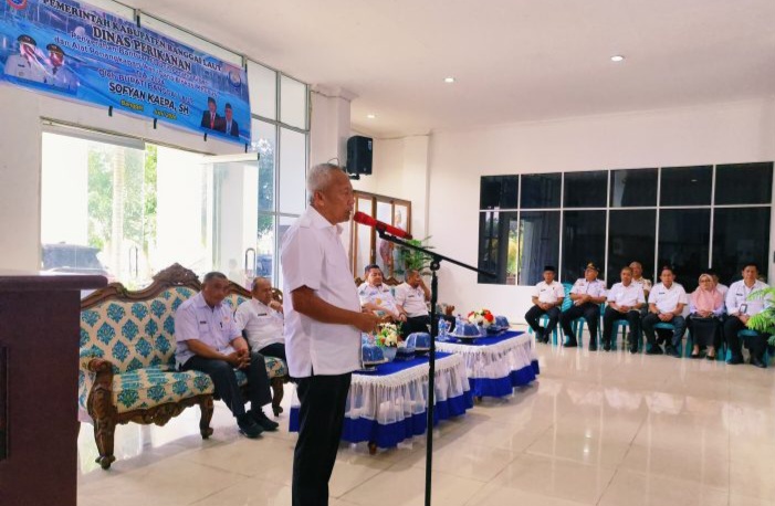 Dinas Perikanan Banggai Laut Salurkan 60 Unit Perahu Fiber untuk Nelayan
