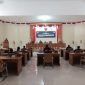 Ketua DPRD Banggai Laut Patwan Kuba saat memimpin rapat paripurna persetujuan bersama Rancangan KUA-PPAS Tahun Anggaran 2025 (Foto: Nomo/ KabarBenggawi)