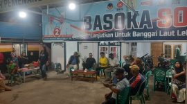 Sofyan Kaepa dan sejumlah tim pemenangan tengah berada di rumah pemenangan BASOKA-SOLIT, Rabu 27 November 2024 (Foto: Rahman/KabarBenggawi)