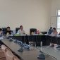Ketua DPRD Patwan Kuba dan Wakil Ketua DPRD Jamaludin R. Bunsiang saat Rapat Dengar Pendapat (RDP) soal keluhan masyarakat di Kecamatan Labobo tentang pemadaman listrik (Foto: Nomo/KabarBenggawi)