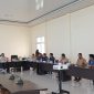 Ketua DPRD Banggai Laut Patwan Kuba saat Rapat Dengar Pendapat (RDP) persoalan pasokan listrik di Kecamatan Labobo (Foto:Nomo/KabarBenggawi)