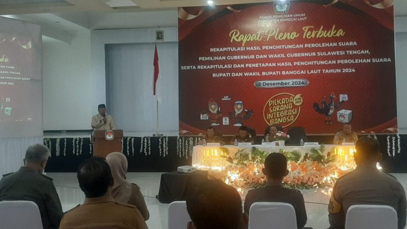 Sambutan ketua KPU Syahrudin M.Tintis pada kegiatan rapat pleno perhitungan suara tingkat Kabupaten (Foto : Rahman/KabarBenggawi)