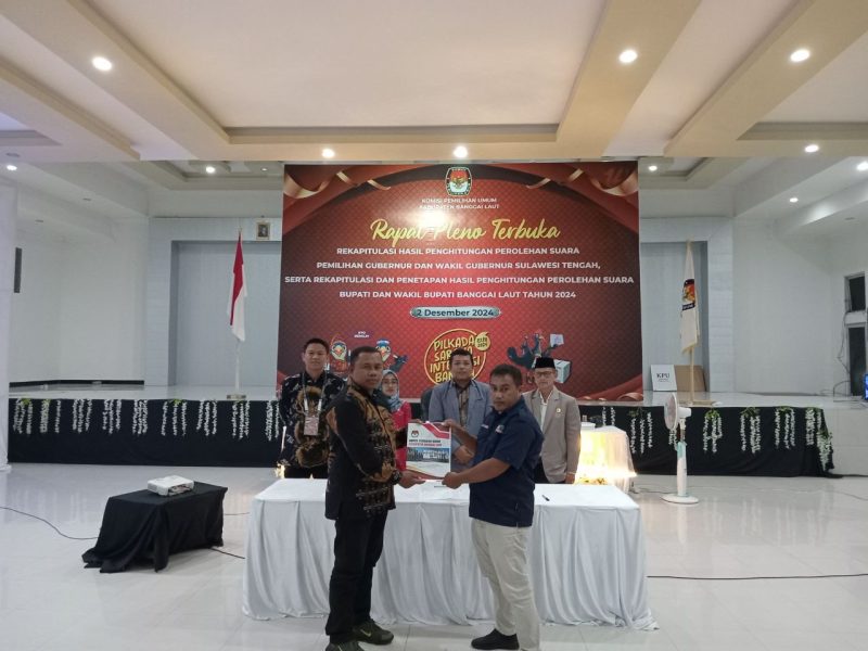 Sah! KPU Banggai Laut Tetapkan Sofyan Kaepa-Ablit Menangkan Pilkada 2024 (Foto: Nomo/KabarBenggawi)