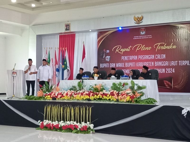 Sofyan Kaepa-Ablit saat sambutan pada rapat pleno terbuka penetapan pasangan terpilih yang digelar oleh KPU Banggai Laut