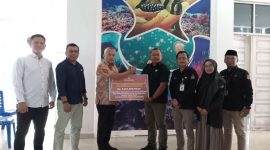Prosesi penyerahan sisa anggaran dana hibah Pilkada 2024 (Foto: Nomo/KabarBenggawi)