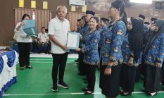 Bupati Sofyan Kaepa Serahkan SK PNS Seratus Persen, Ingatkan ASN Disiplin